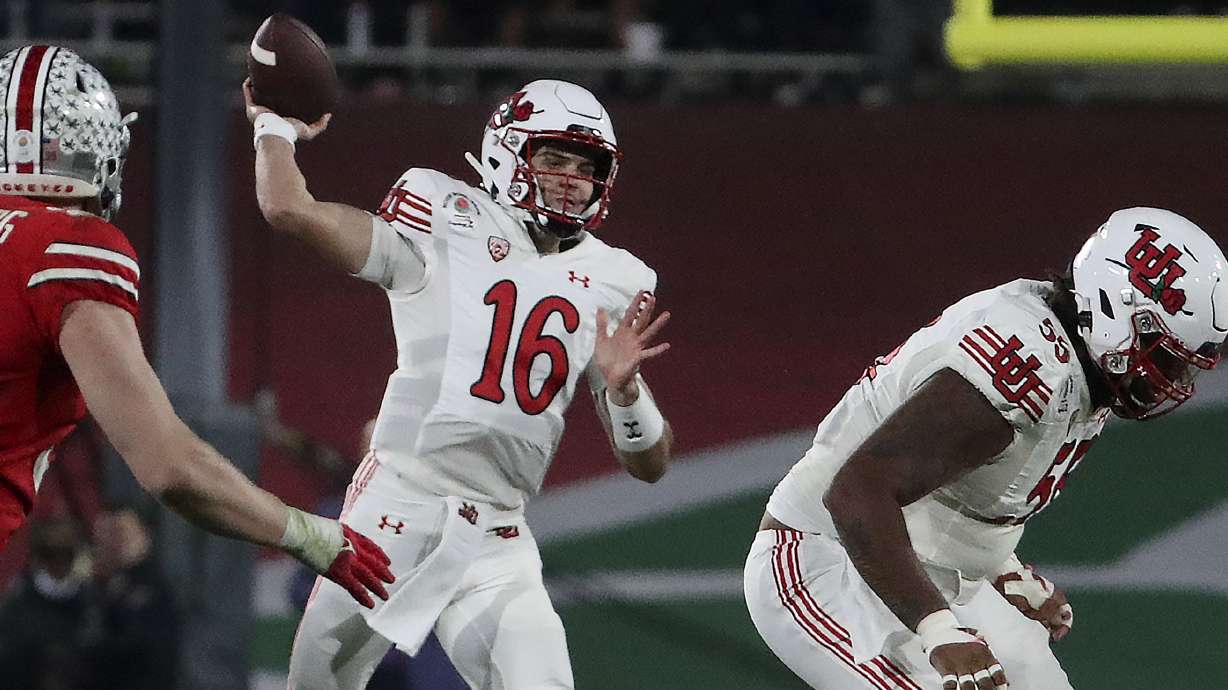 Utah Utes quarterback Bryson Barnes (16) passes during the game against Ohio State in the Rose Bowl in Pasadena, Calif., on Saturday, Jan. 1, 2022. Barnes threw a game-tying touchdown pass late in the fourth quarter.