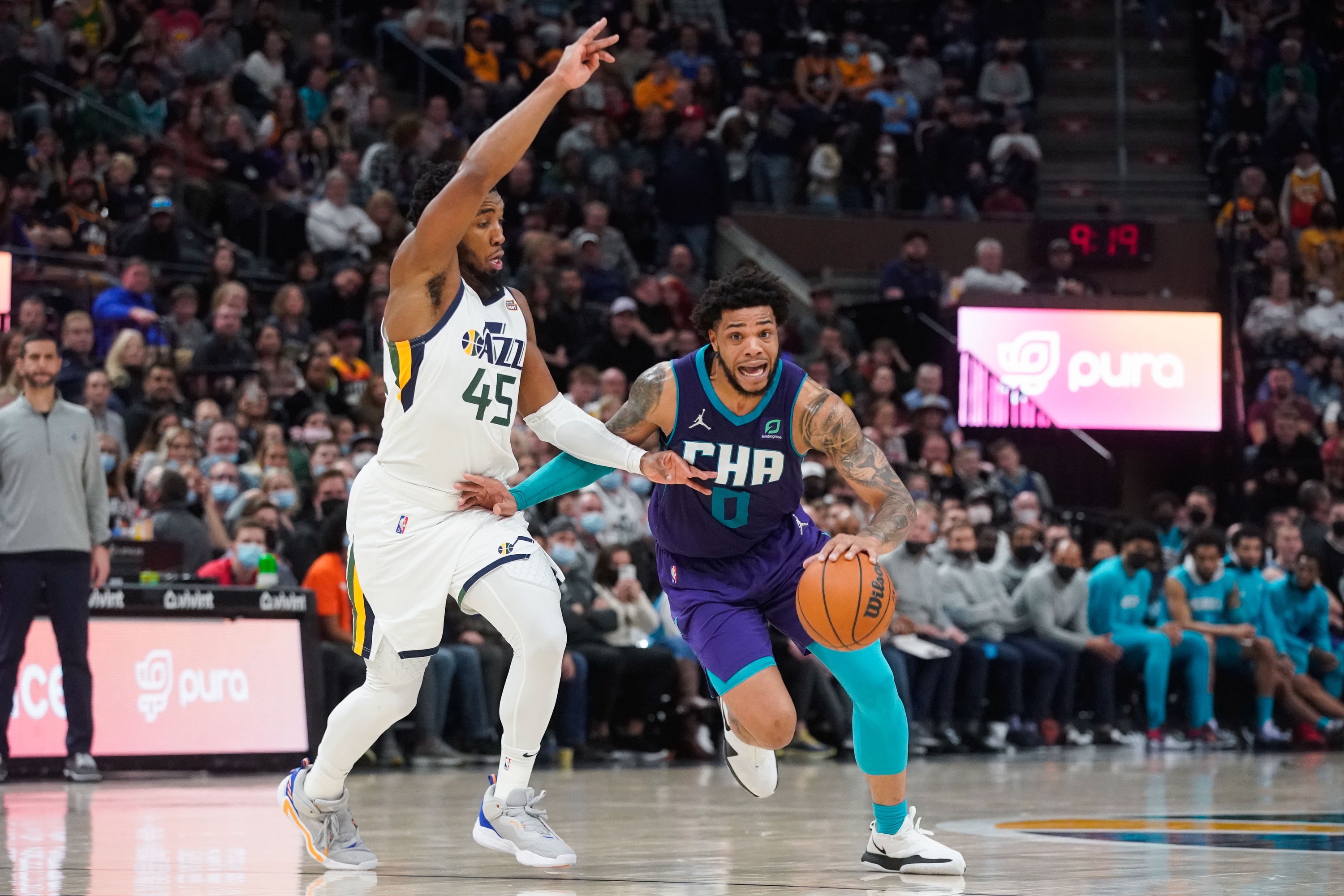 Mitchell can't help but laugh as Jazz lose to Hornets in final minute
