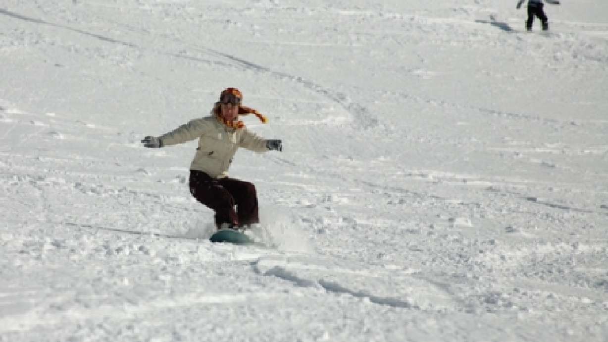 2 Utah resorts among last in US to forbid snowboarding