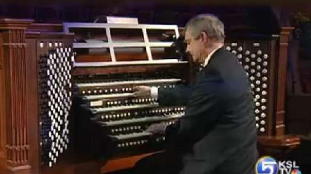 Tabernacle Organist Retires