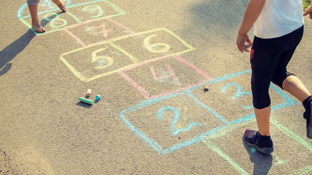 Researchers say observing pictures that trigger childhood memories is linked to a reduced perception of pain.