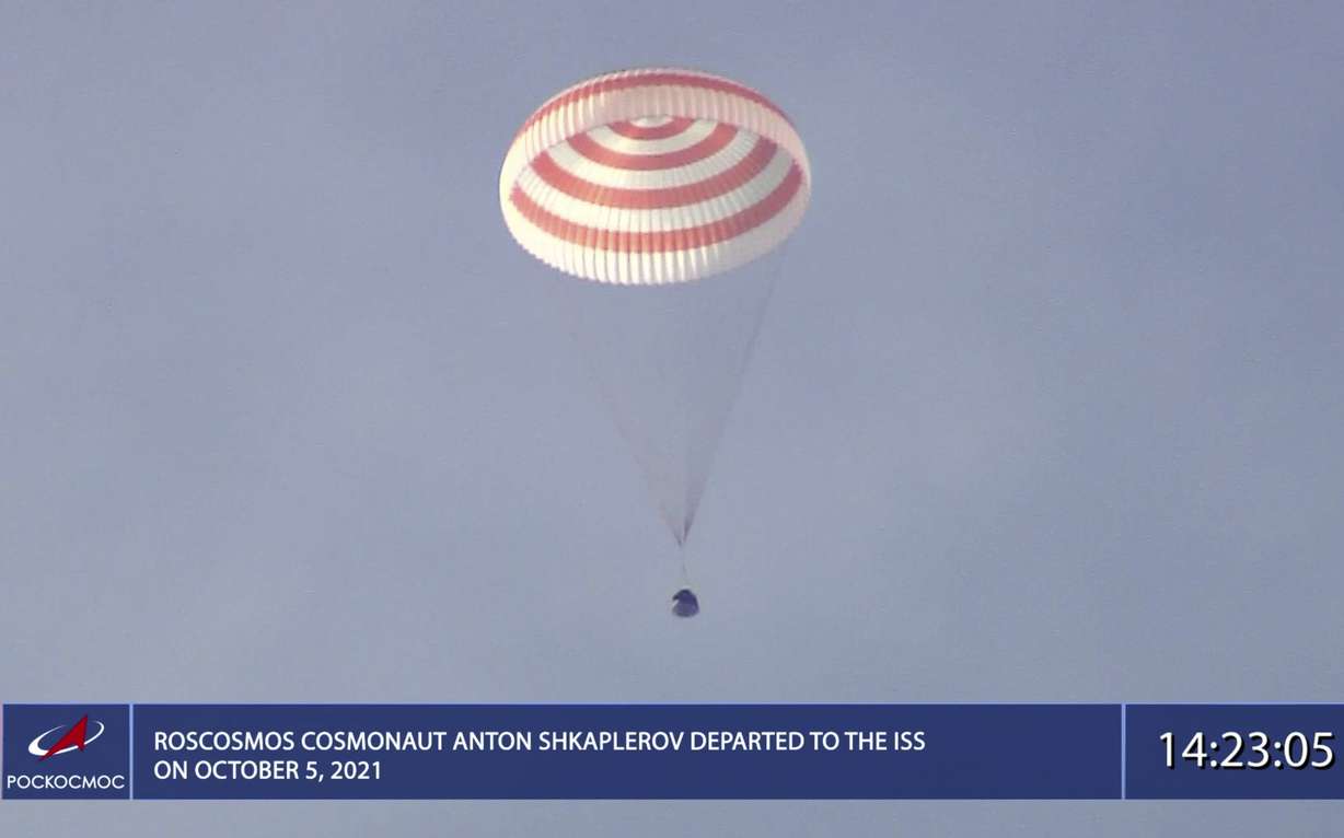 The Russian Soyuz MS-19 space capsule descends southeast of the Kazakh town of Zhezkazgan, Kazakhstan, Wednesday.