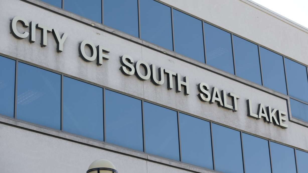 Some South Salt Lake residents want to put their mayor's and City Council's pay raises on this year's ballot after the council overturned a city law in order to pass its own raise.