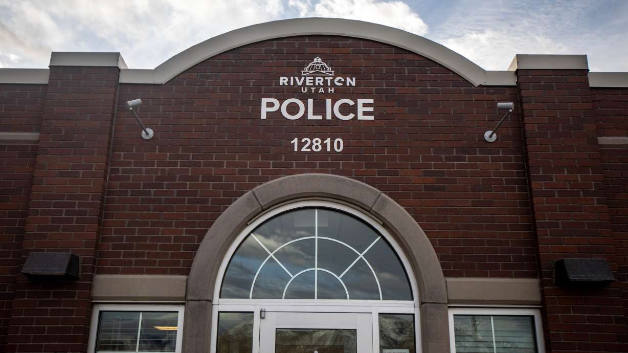An 18-year-old Riverton High School student was arrested Tuesday for allegedly making threats against school administrators and resource officers, prompting the evacuation of at least one classroom.