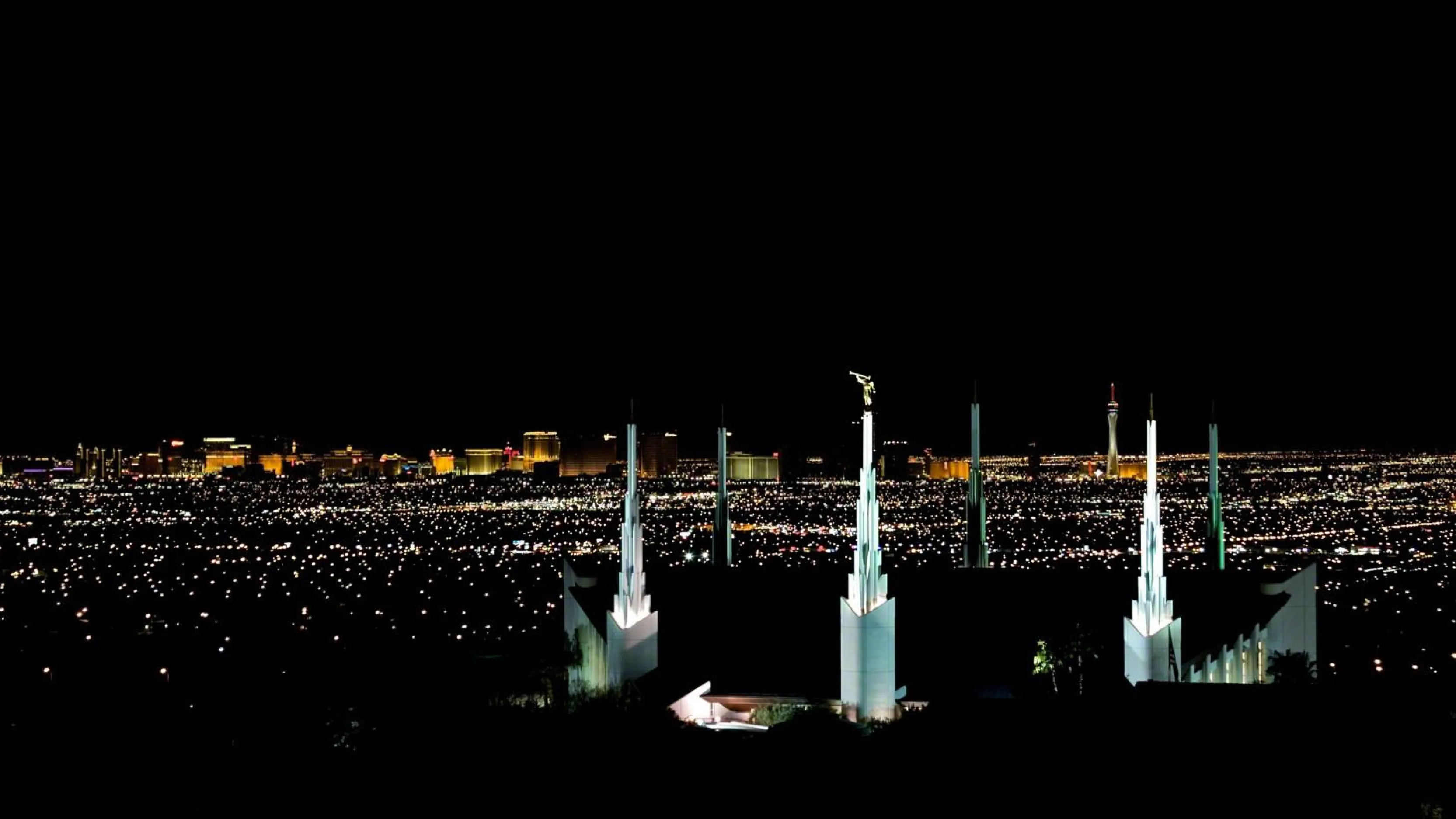 The Las Vegas Nevada Temple in was dedicated in 1989. From Howard Hughes' handlers and Donny Osmond to the missionaries settling on a lonely creek in 1855, Latter-day Saints have always demanded concessions from Sin City.
