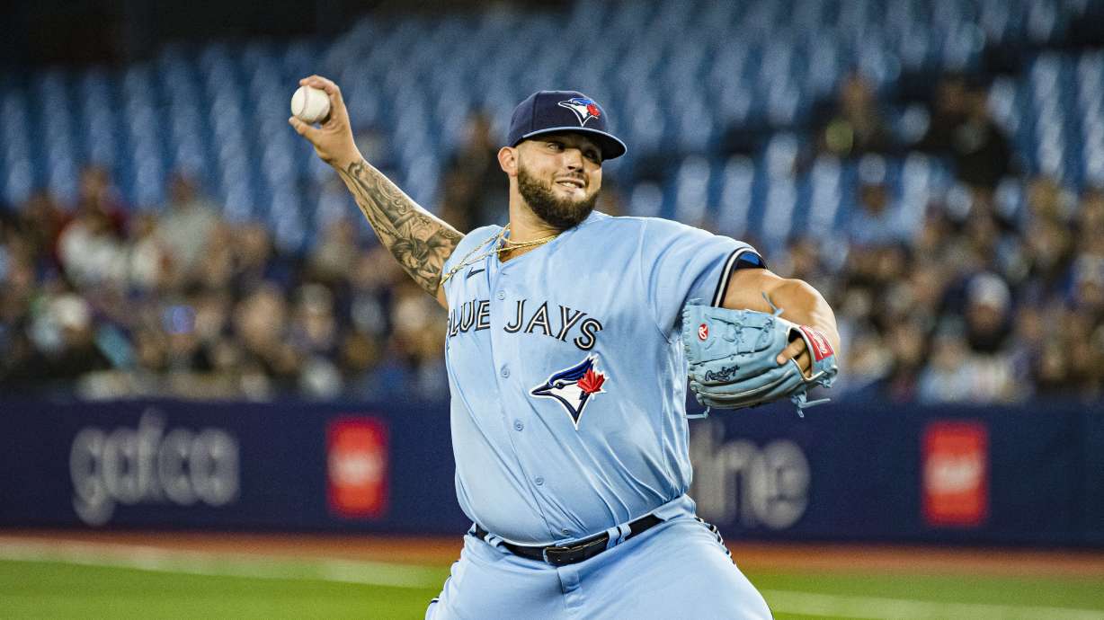 Toronto Blue Jays starting pitcher Alek Manoah (6) throws the ball during the first inning of a MLB baseball game against the Oakland Athletics in Toronto on Sunday, April 17, 2022.