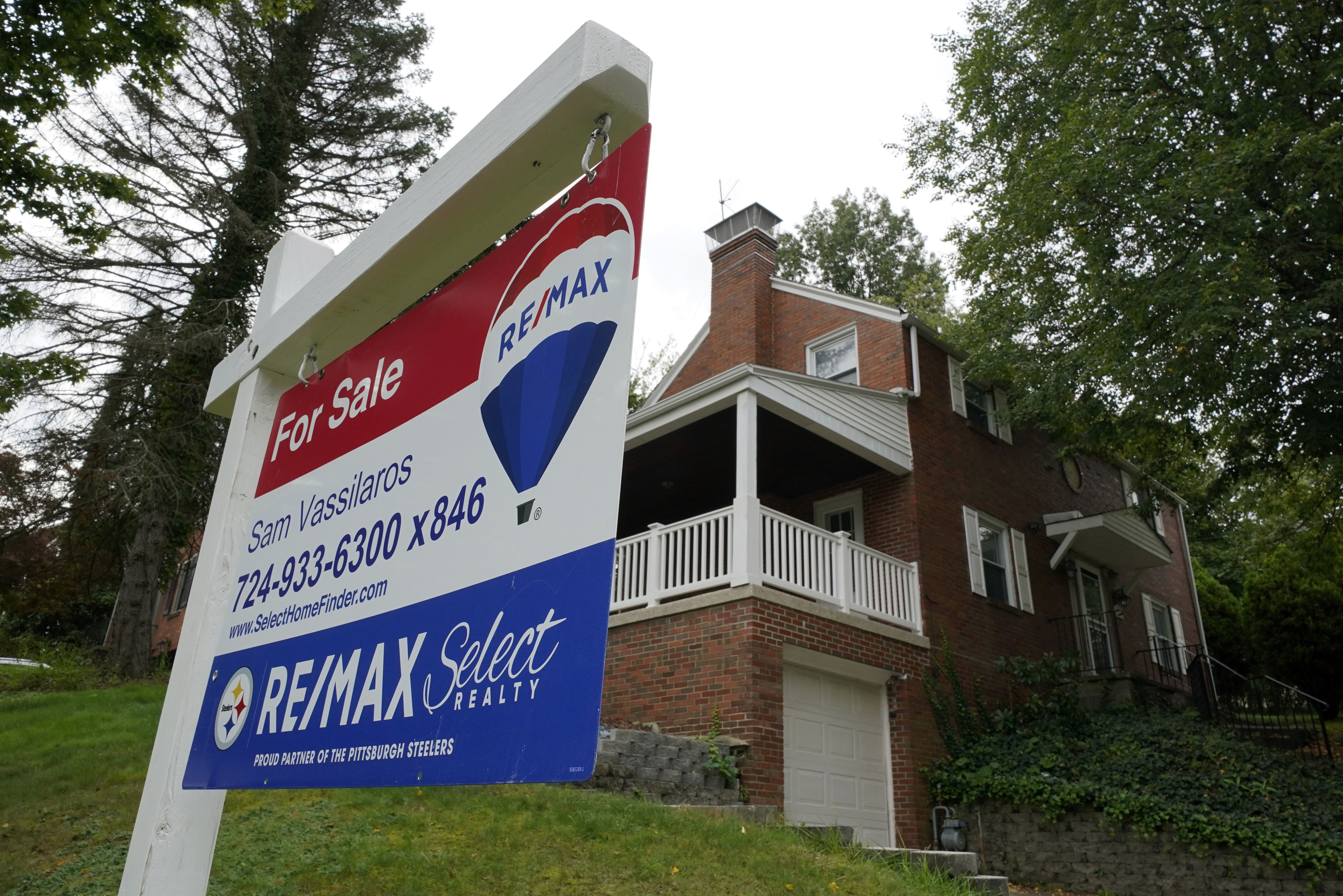 A for sale sign is displayed outside a home in Mount Lebanon, Pa., on Sept. 21, 2021. Sales of previously occupied U.S. homes slowed in March 2022, to the slowest pace in nearly two years as a swift rise in mortgage rates and record-high prices discouraged would-be homebuyers.