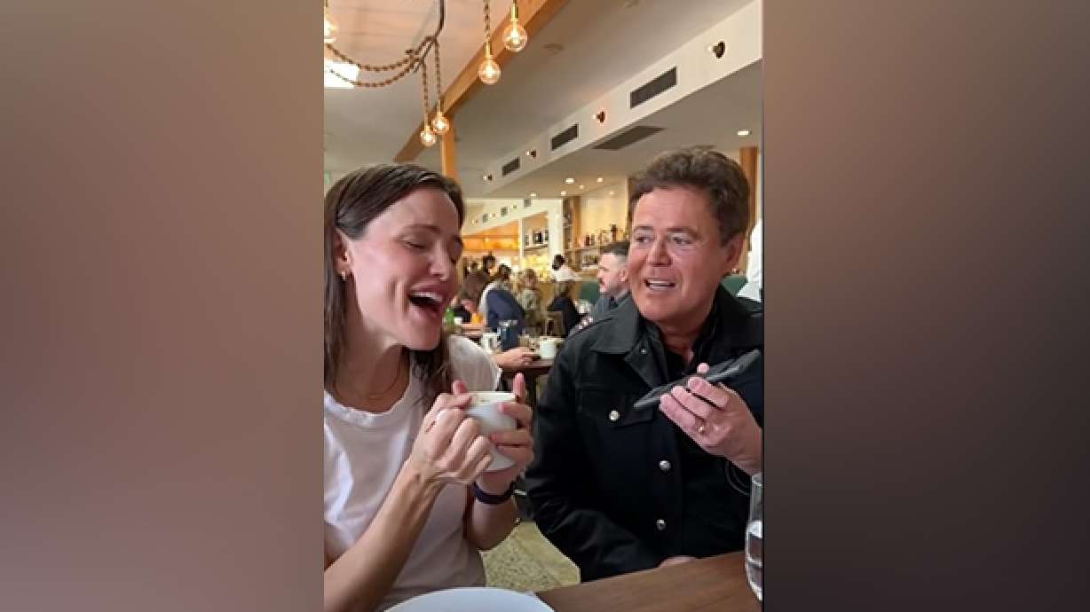 Jennifer Garner and Donny Osmond sing together on Garner's 50th birthday.