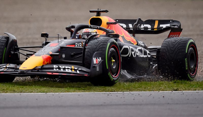 Formula One F1 - Emilia Romagna Grand Prix - Autodromo Enzo e Dino Ferrari, Imola, Italy - April 22, 2022 Red Bull's Max Verstappen into the gravel during qualifying