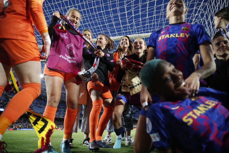 Soccer Football - Women’s Champions League - Semi Final - First Leg - FC Barcelona v VfL Wolfsburg - Camp Nou, Barcelona, Spain - April 22, 2022 FC Barcelona players celebrate after the match