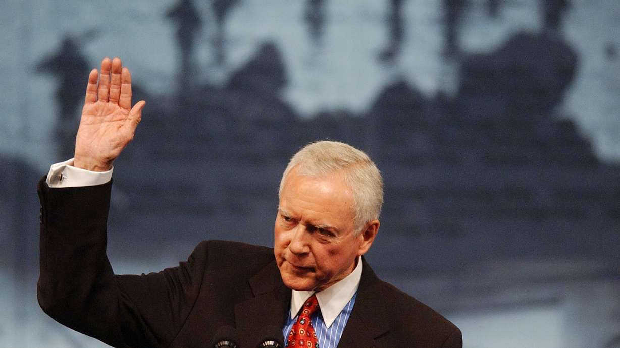 Senator Orrin Hatch of Utah waves as he arrives to speak, just before President George W. Bush came on stage at the Salt Palace in Salt Lake City, Utah to speak to the Veterans of Foreign Wars August 22, 2005.