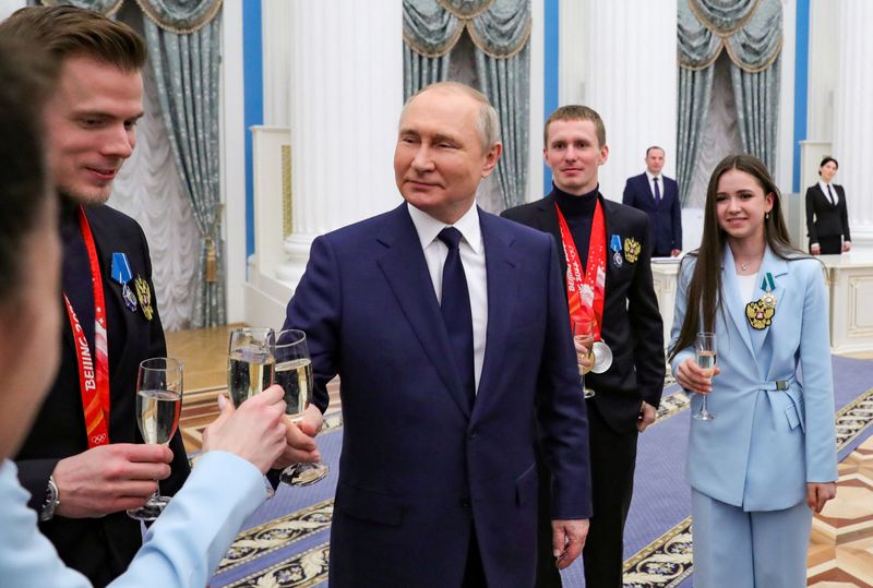 Russian President Vladimir Putin toasts with gold medallists of the 2022 Beijing Olympics during an awarding ceremony honouring the country's Olympians at the Kremlin in Moscow, Russia April 26, 2022. Sputnik/Mikhail Klimentyev/Kremlin via REUTERS