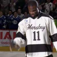 Have You Seen This? Dallas Cowboys linebacker doesn't understand hockey