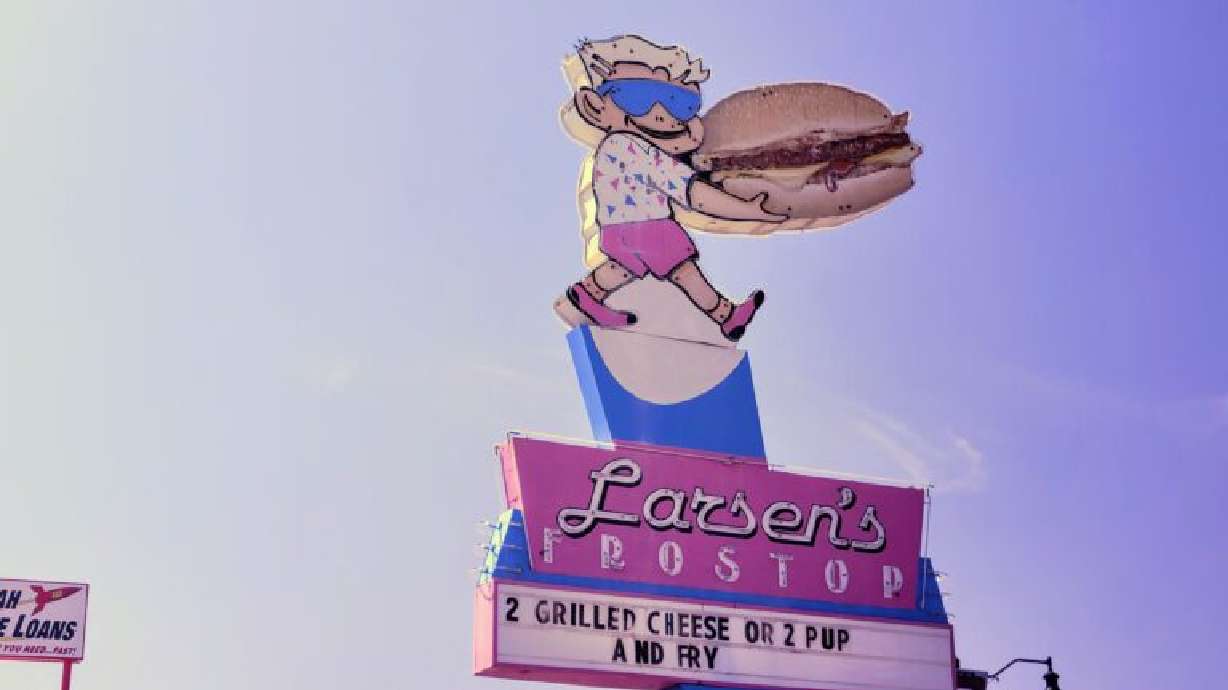 A few months after its neon burger-carrying boy in sunglasses went dark, Larsen’s Frostop is coming back.