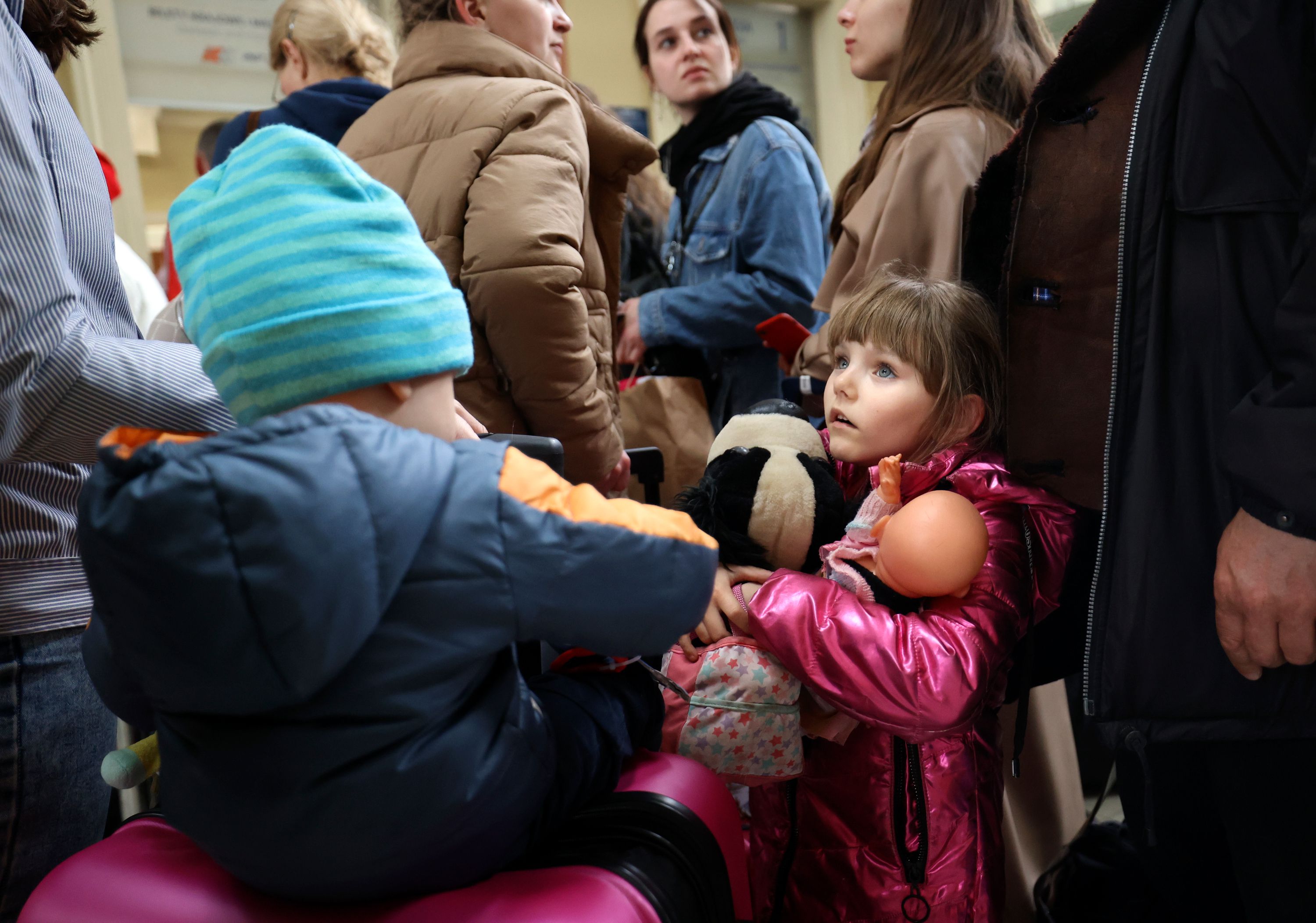 Ukrainian refugee Victoria Teslia, from the Kyiv region, waits with her mother and brother at the Przemysl Glowny train station in Przemysl, Poland, on Saturday. Utah Gov. Spencer Cox says admitting refugees from Ukraine is "the right thing for our nation to do."
