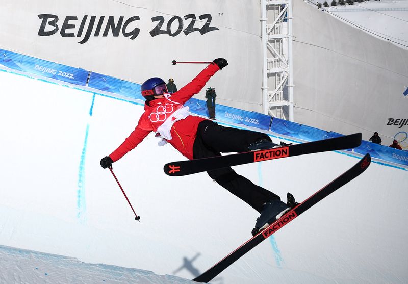 FILE PHOTO: 2022 Beijing Olympics - Freestyle Skiing - Women's Freeski - Halfpipe - Final - Run 3 - Genting Snow Park, Zhangjiakou, China - February 18, 2022. Gu Ailing Eileen of China in action.