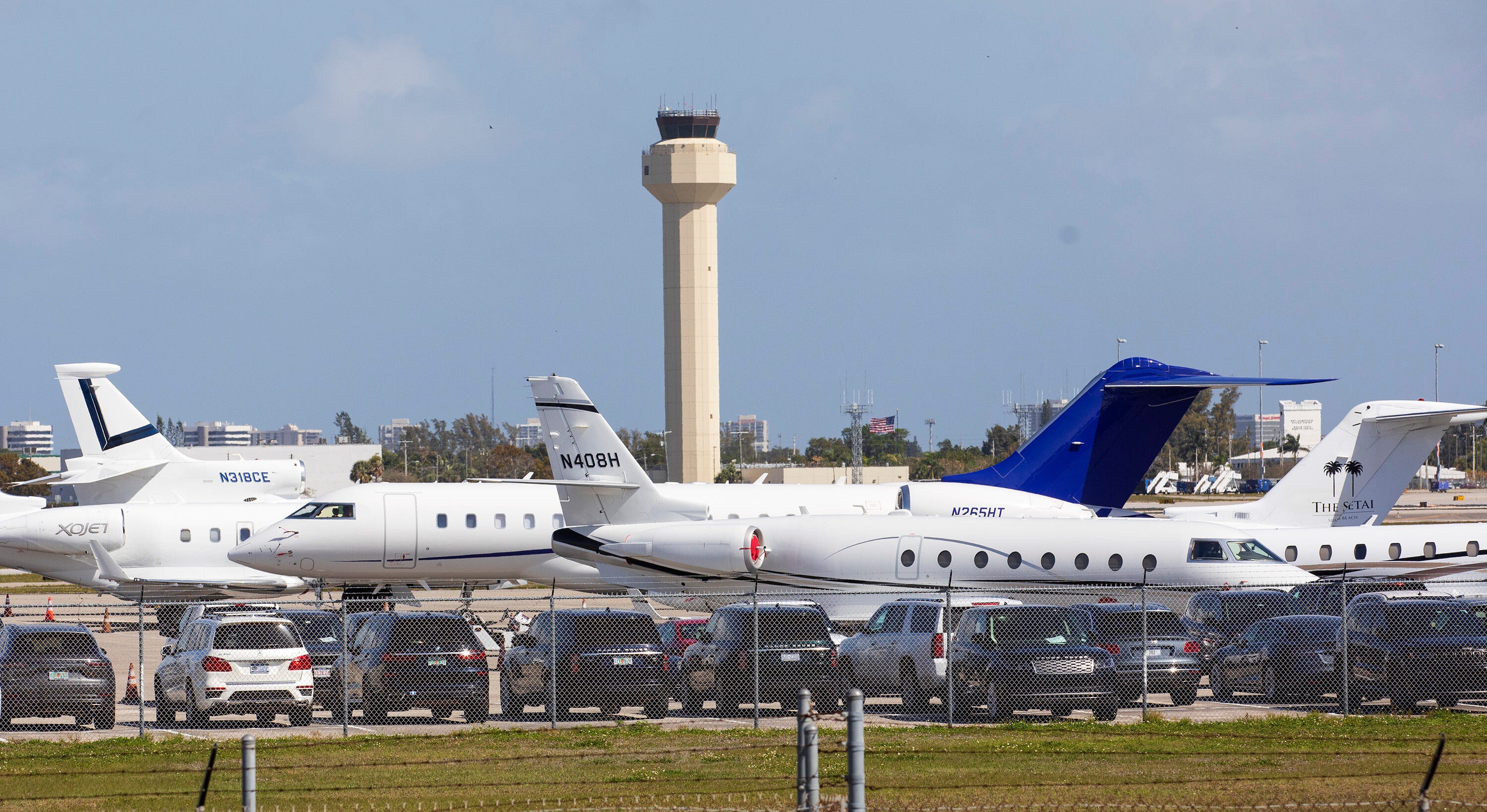 Passenger lands plane at Florida airport after pilot was incapacitated