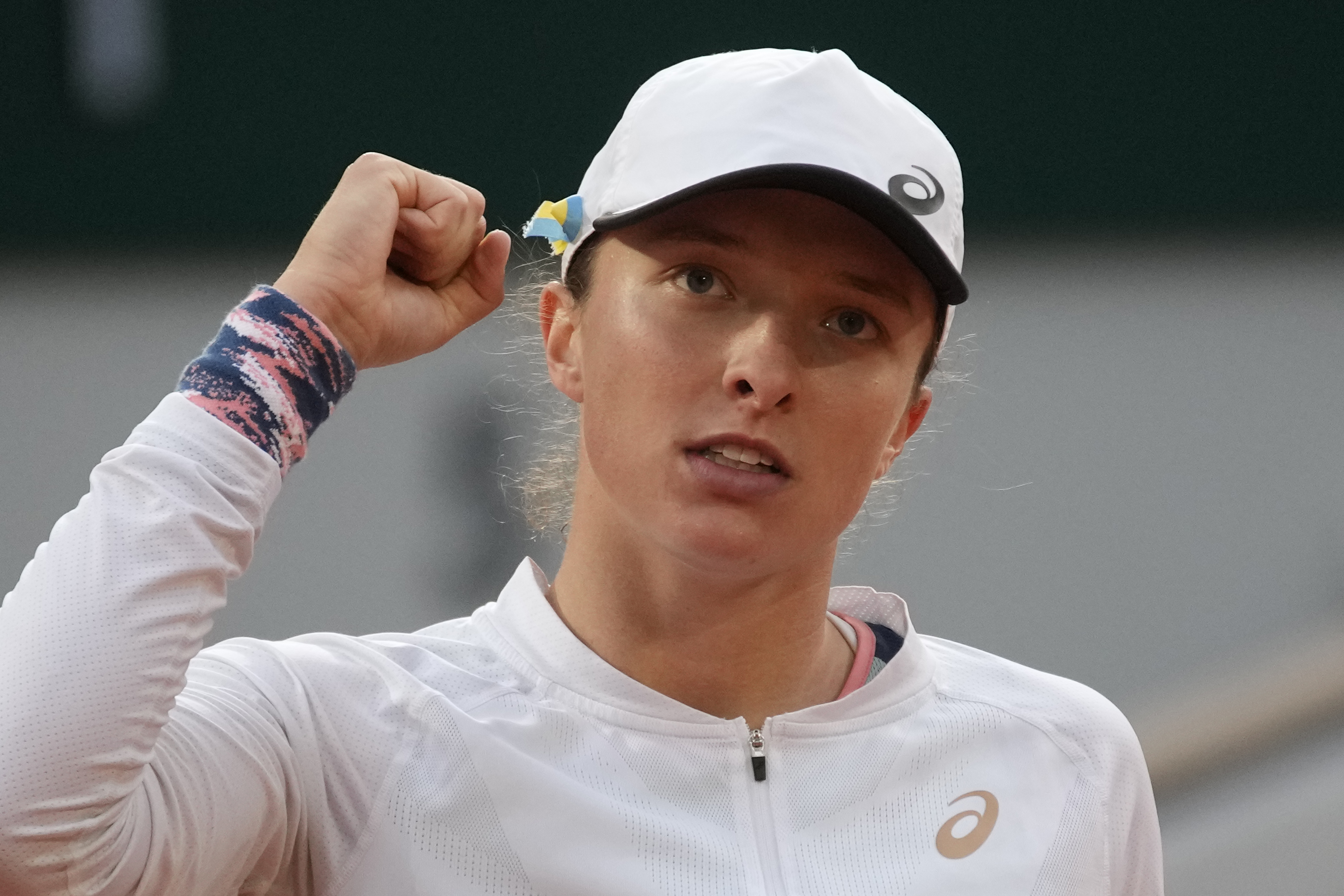 Poland's Iga Swiatek celebrates as she defeats China's Qinwen Zheng during their fourth round match of the French Open tennis tournament at the Roland Garros stadium Monday, May 30, 2022 in Paris. Swiatek won 6-7, 6-0, 6-2. 