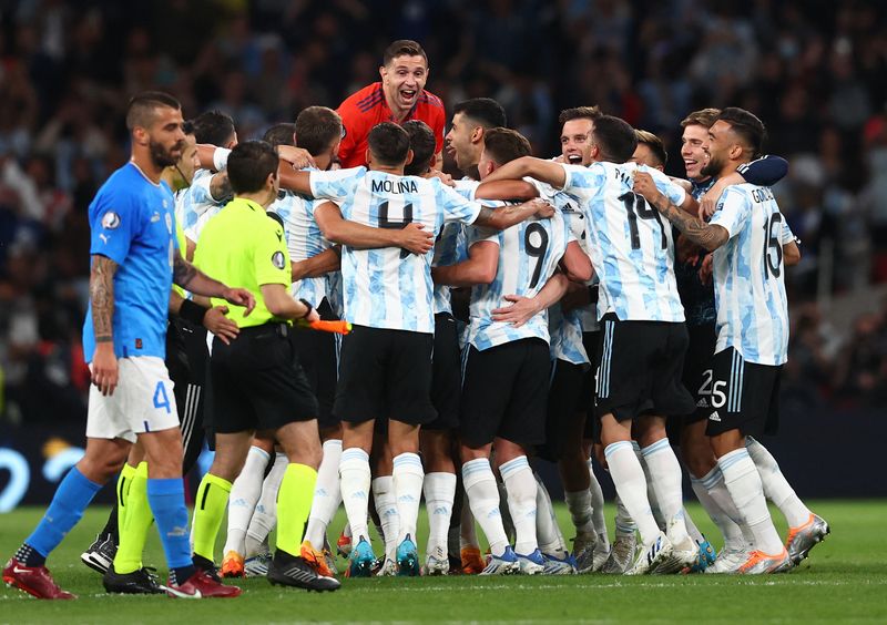 Soccer Football - Finalissima - Italy v Argentina - Wembley Stadium, London, Britain - June 1, 2022 Argentina players celebrate after winning the Finalissima