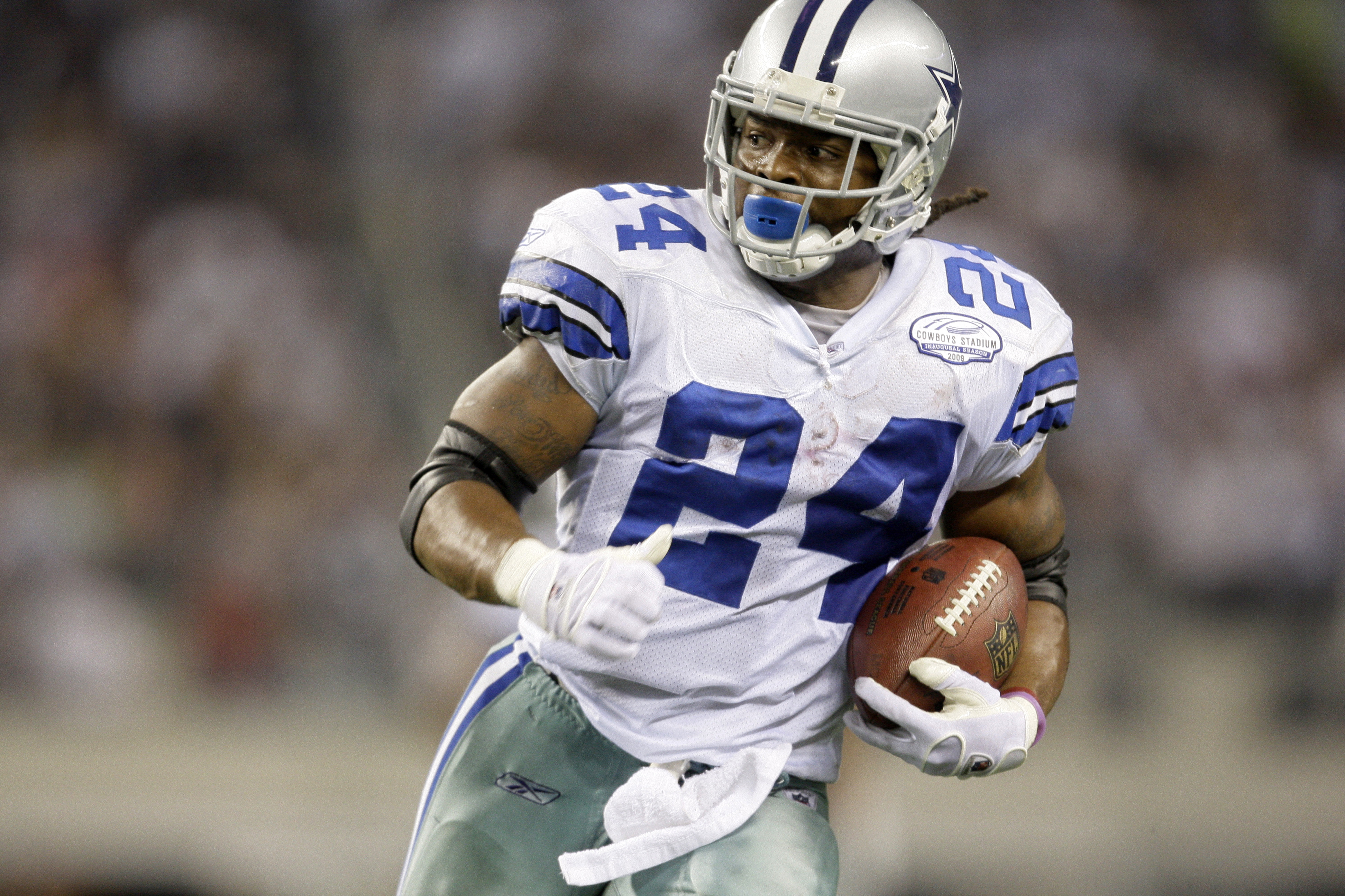 FILE - Dallas Cowboys running back Marion Barber III carries during the team's NFL football game against the New York Giants on Sept. 20, 2009, in Arlington, Texas. Barber, who scored plenty of touchdowns without recording a 1,000-yard season, has died, the team said Wednesday, June 1, 2022. He was 38. Barber played a final season with Chicago in 2011 after spending his first six years with the Cowboys. 