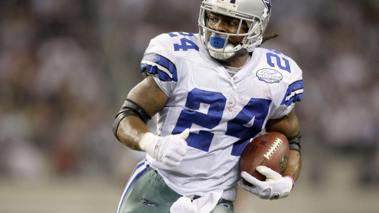 FILE - Dallas Cowboys running back Marion Barber III carries during the team's NFL football game against the New York Giants on Sept. 20, 2009, in Arlington, Texas. Barber, who scored plenty of touchdowns without recording a 1,000-yard season, has died, the team said Wednesday, June 1, 2022. He was 38. Barber played a final season with Chicago in 2011 after spending his first six years with the Cowboys.
