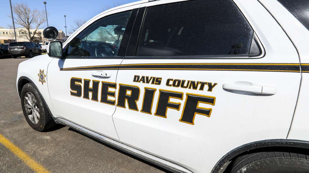 The Davis County Sheriff's Office wants to remind drivers to use right lanes to let others pass, while also reminding drivers not to call 911 to report slow drivers in passing lanes.