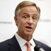 Former Tennessee governor buying majority share of Predators