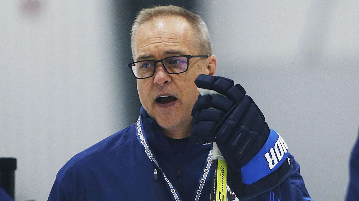 FILE -Winnipeg Jets head coach Paul Maurice talks to his players during NHL hockey training camp practice in Winnipeg, Friday, Sept. 24, 2021. A person with knowledge of the situation said Paul Maurice and the Florida Panthers were in the process Wednesday, June 22, 2022 of finalizing a deal to make him the club's new coach.
