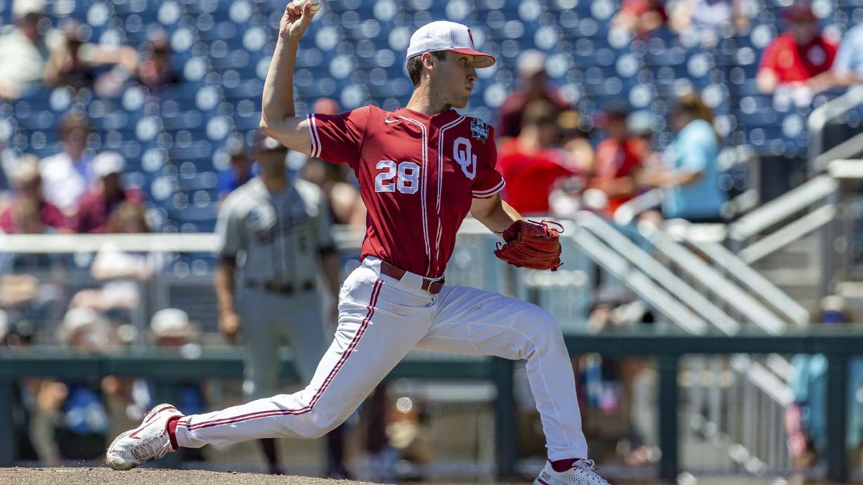 Oklahoma starting pitcher David Sandlin (28) throws a pitch against Texas A&M in the first inning during an NCAA College World Series baseball game Wednesday, June 22, 2022, in Omaha, Neb.