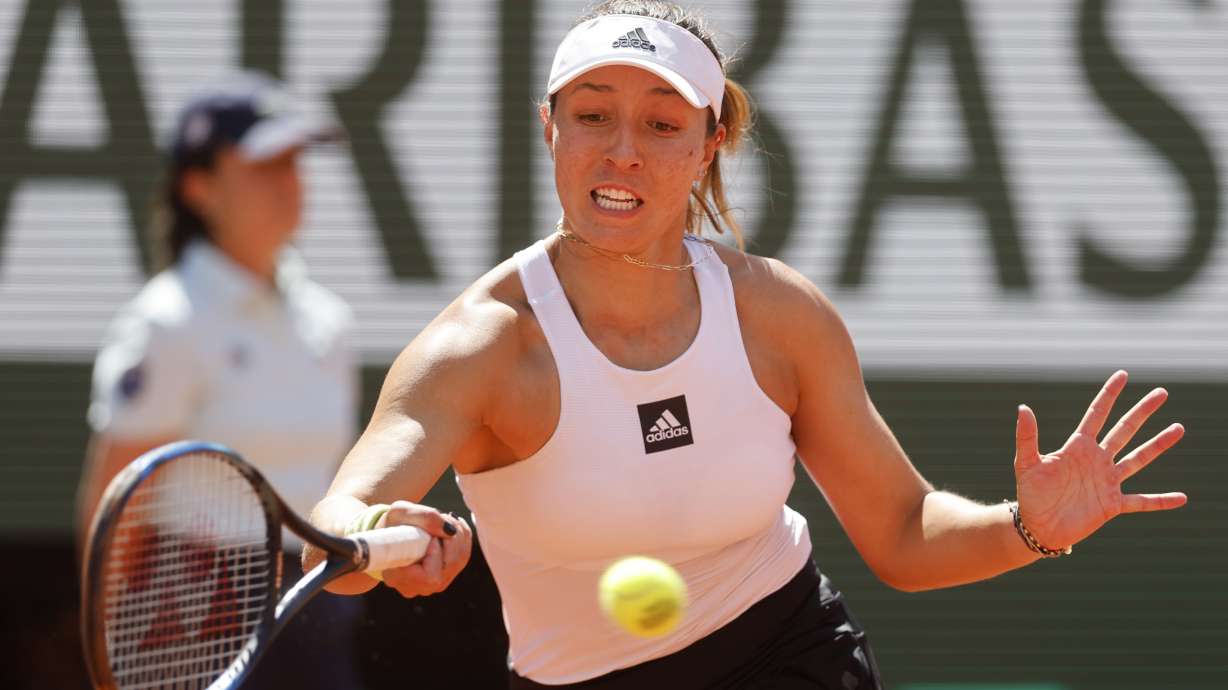 Jessica Pegula of the U.S. returns the ball to Poland's Iga Swiatek during their quarterfinal match of the French Open tennis tournament at the Roland Garros stadium Wednesday, June 1, 2022 in Paris.