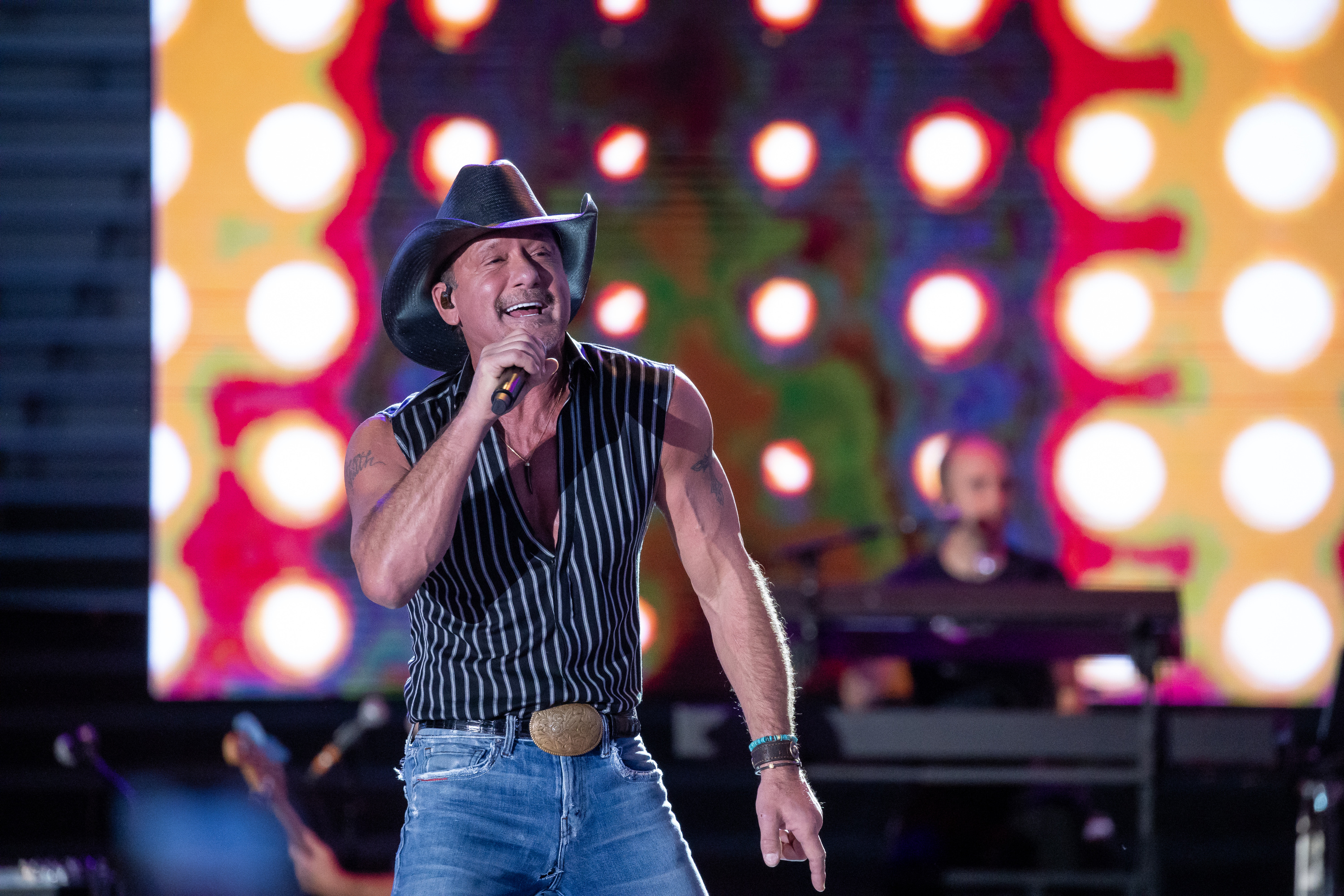 Tim McGraw and Marie Osmond will perform at Stadium of Fire in