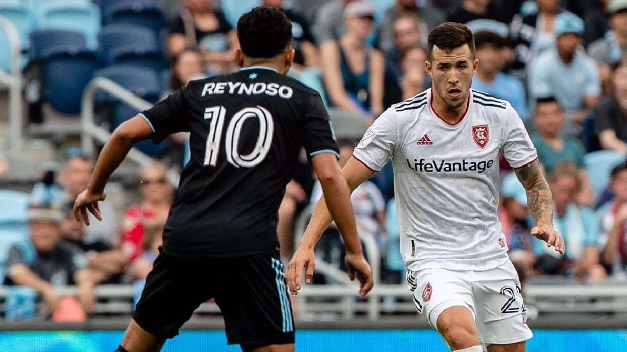 Aaron Herrera steers the ball around Emanuel Reynoso of Minnesota United FC.