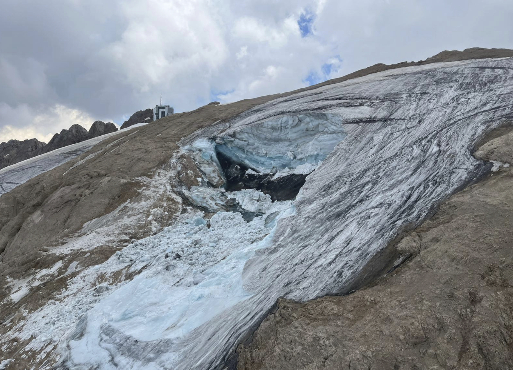 Alpine avalanche leaves 7 known dead, 13 missing in Italy - Vimarsana News