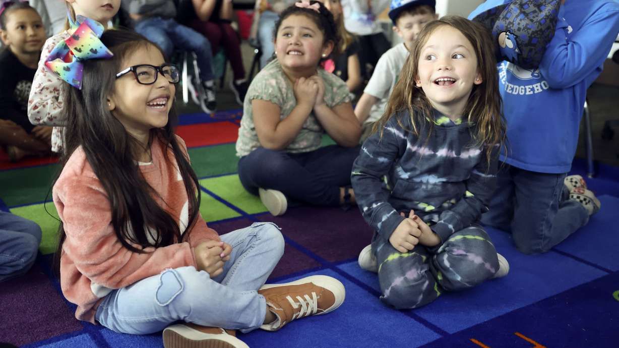 Aitana De La Cruz and Alexis Bernal react to their teacher during kindergarten class at Daniels Canyon Elementary School in Heber on March 29. A routine that helps children wind down every night can help them get enough sleep consistently, experts said.