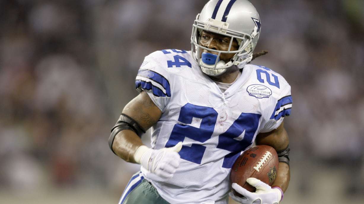 Dallas Cowboys running back Marion Barber III carries during the team’s NFL football game against the New York Giants on Sept. 20, 2009, in Arlington, Texas. Barber died, the team said June 1.