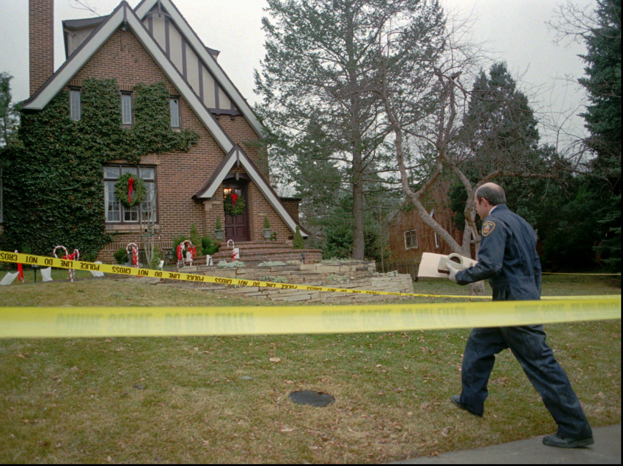 A Boulder Police detective walks to the home of John and Patricia Ramsey in Boulder, Colo., on Jan. 3, 1997, as investigators sifted through evidence in the home in which the couple’s 6-year-old daughter was found murdered on Dec. 26, 1996.