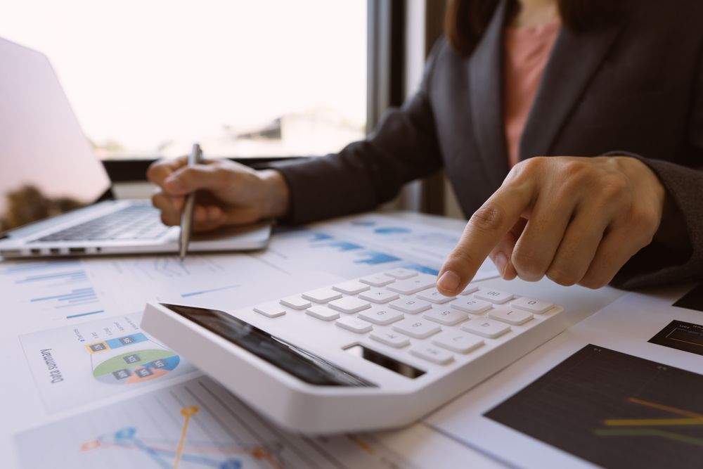 Automate business processes with AI and RPA bots 