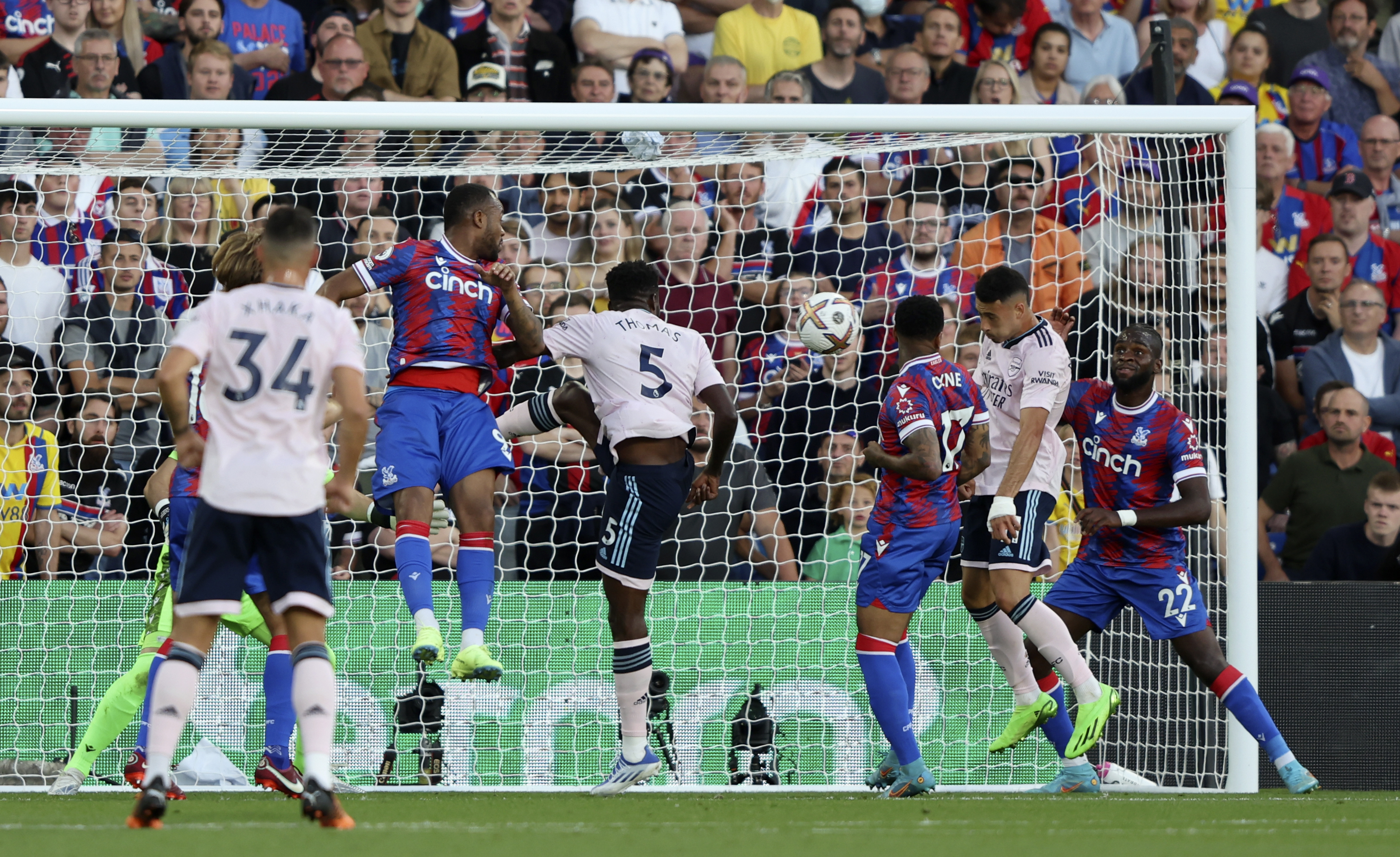 Arsenal's Gabriel Martinelli, second right, scores his side's opening goal during the English Premier League soccer match between Crystal Palace and Arsenal at Selhurst Park stadium in London, Friday, Aug. 5, 2022. 