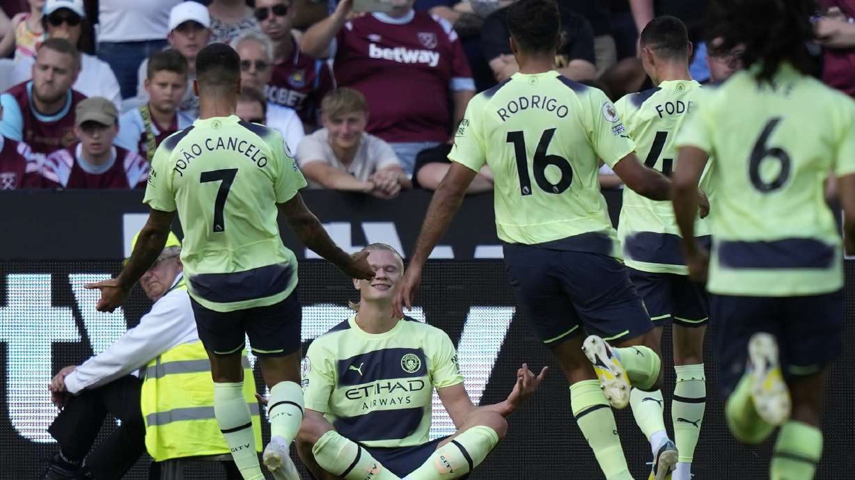 Manchester City's Erling Haaland, 2nd left, celebrates with teammates after scoring his sides first goal during their English Premier League soccer match between West Ham United and Manchester City at the London Stadium in London, England, Sunday, Aug. 7, 2022.