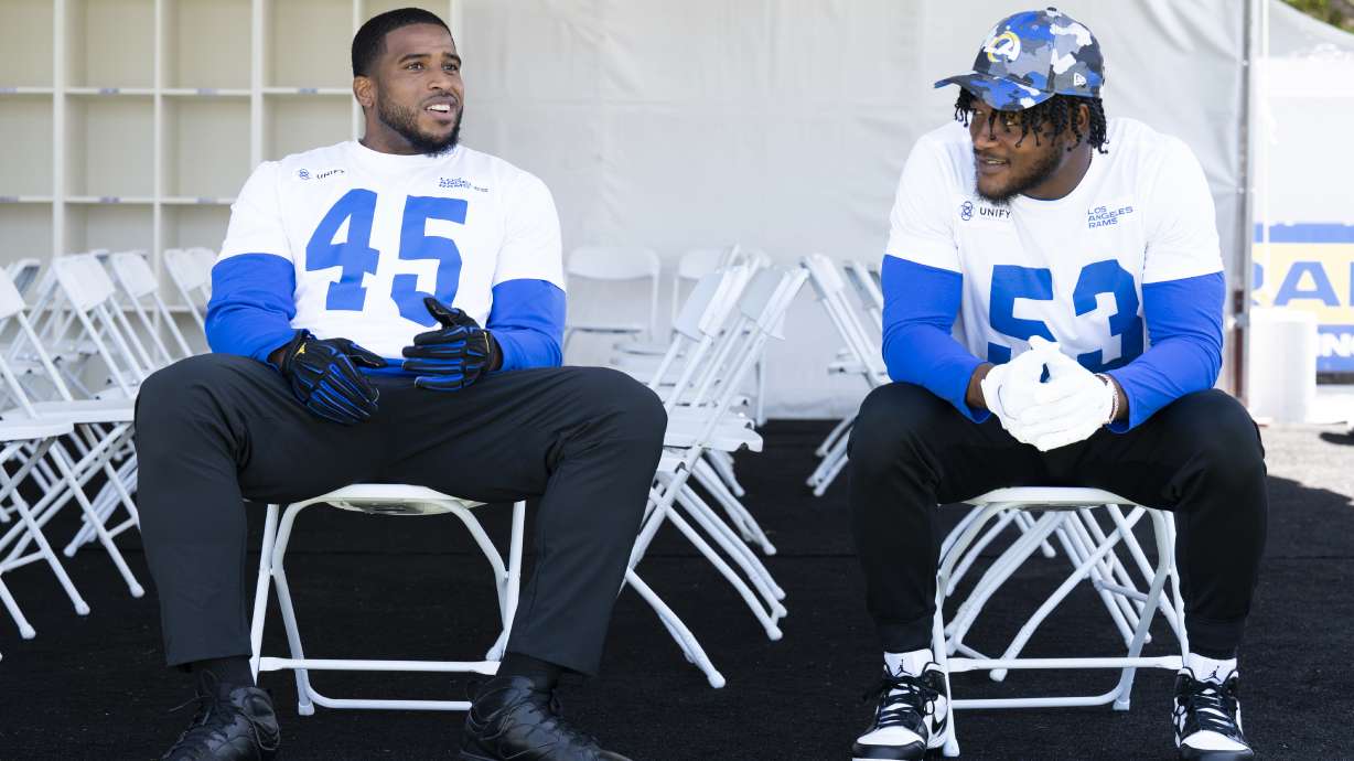 Los Angeles Rams linebacker Bobby Wagner chats with linebacker Ernest Jones during NFL football practice Tuesday, July 26, 2022, in Irvine, Calif.