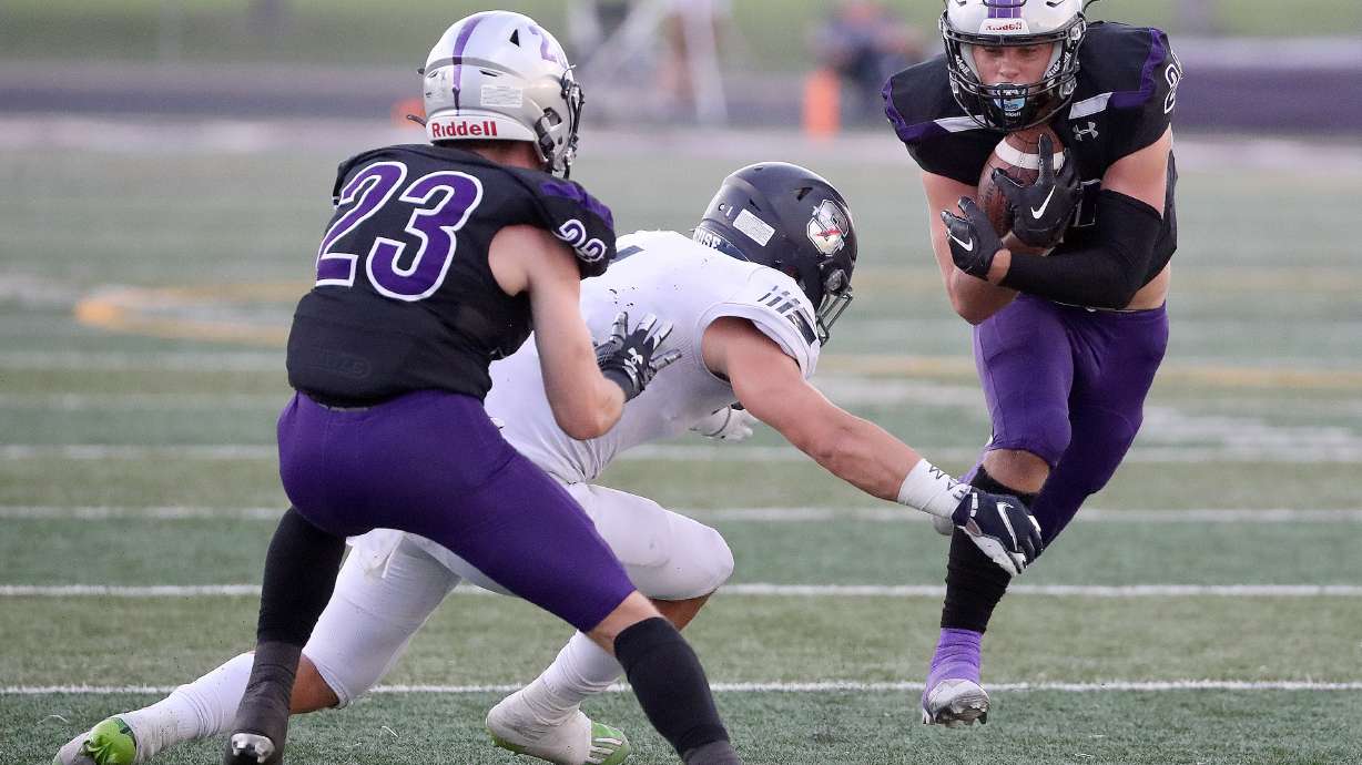 Syracuse plays Riverton in a varsity football game at Riverton High School in Riverton on Friday, Aug. 12, 2022. Riverton won 27-25.