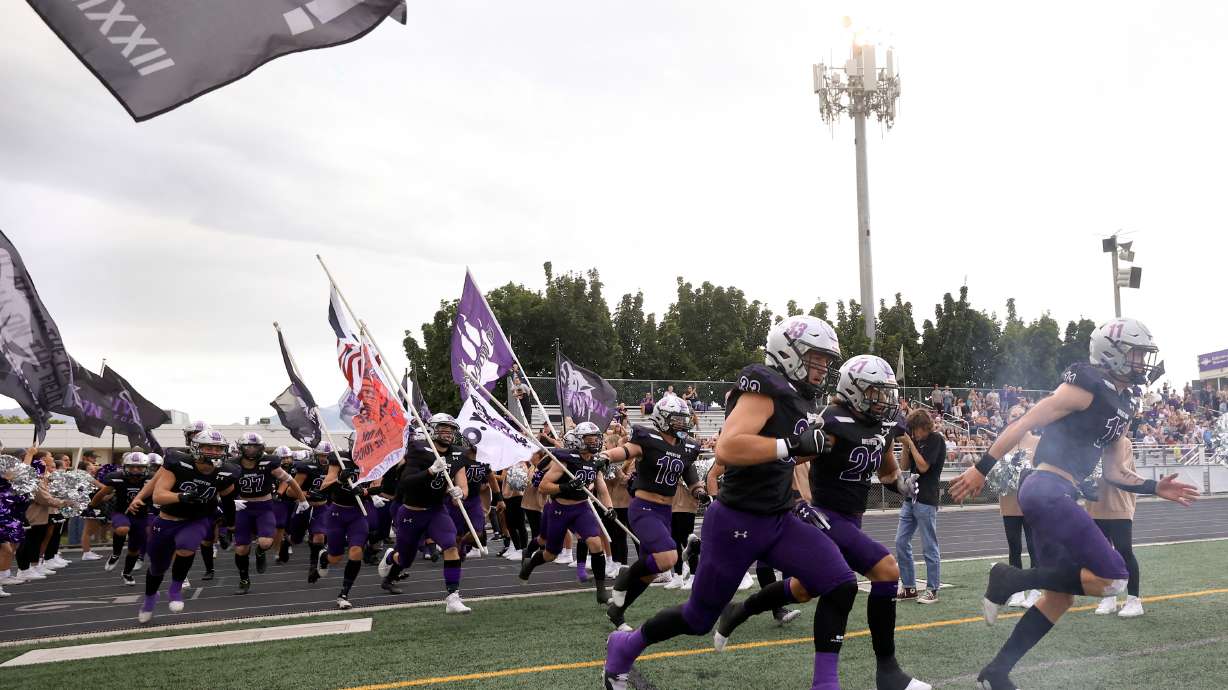 Syracuse plays Riverton in a varsity football game at Riverton High School in Riverton on Friday, Aug. 12, 2022. Riverton won 27-25.