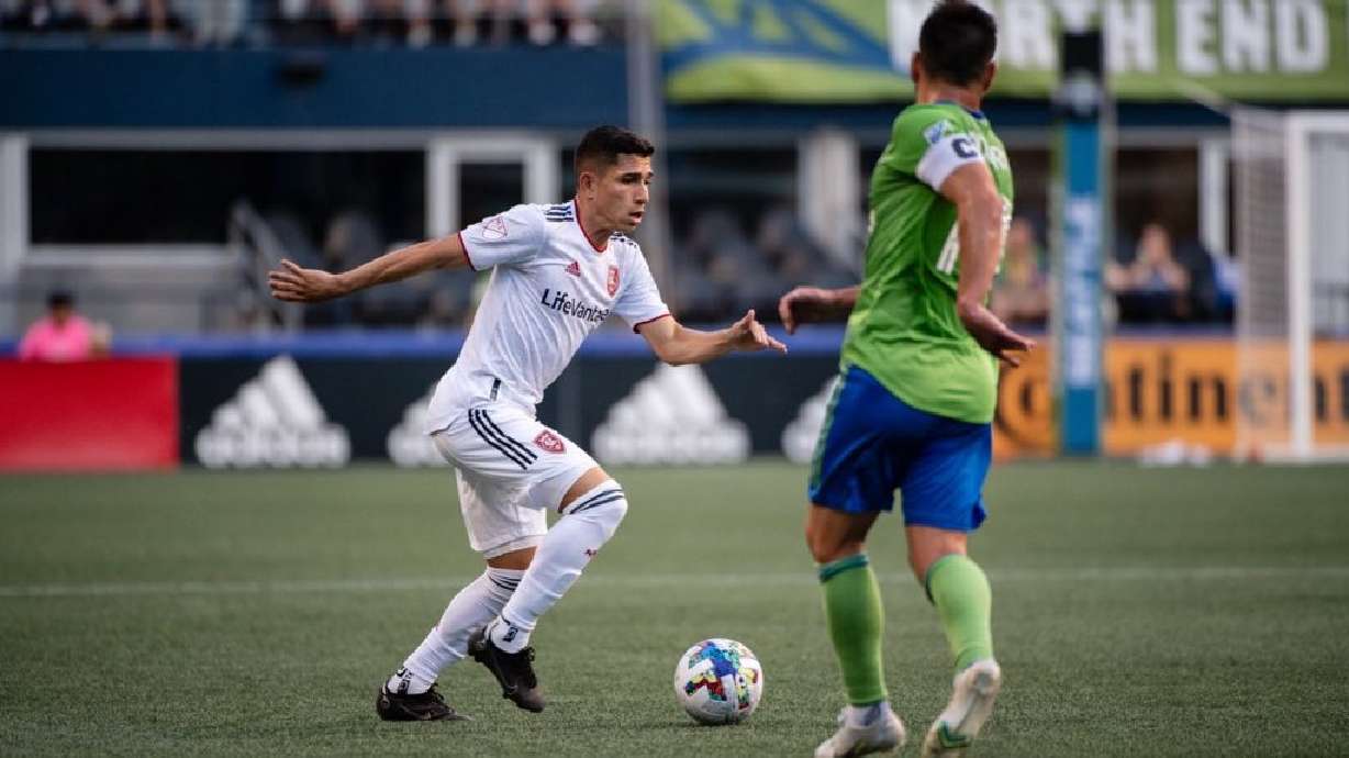 Jefferson Savarino navigates around a Seattle defender Sunday at Lumen Field.