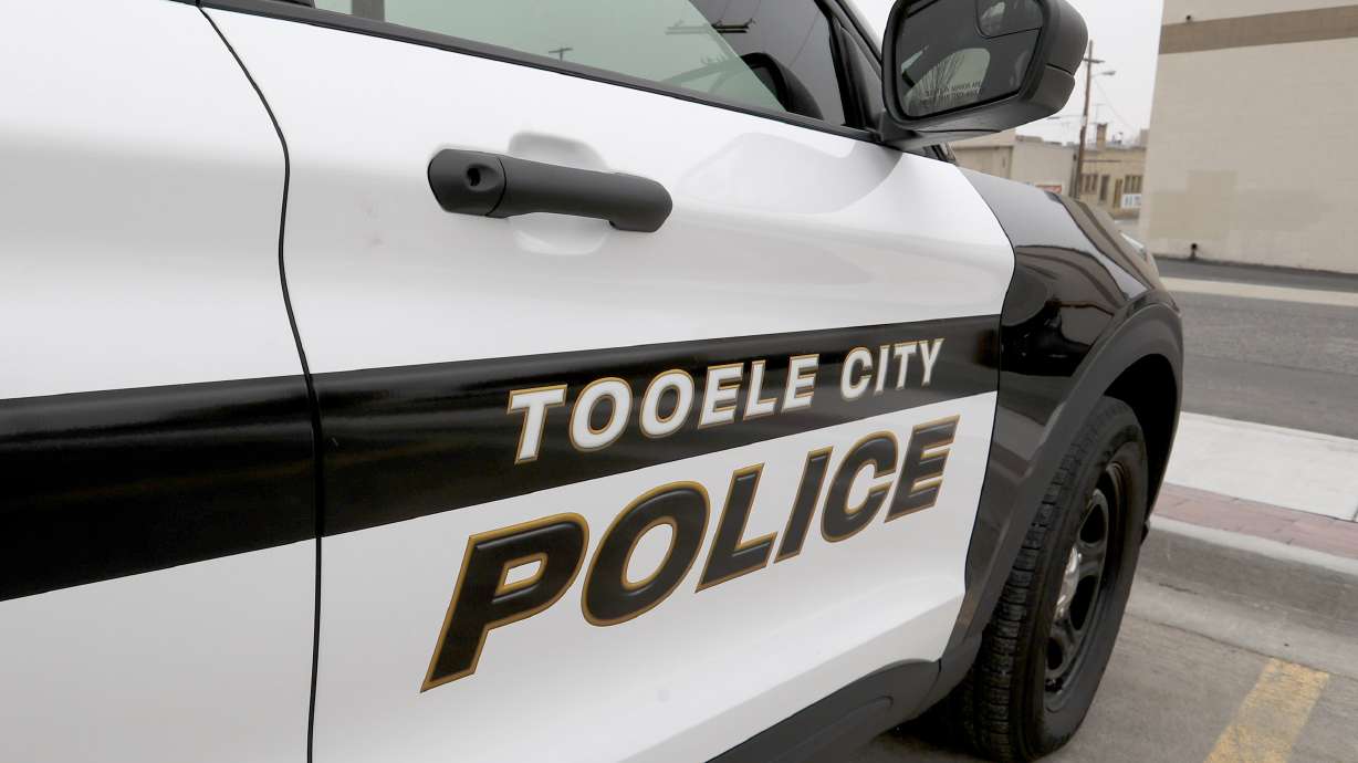Tooele police say well-trained officers were able to arrest a man without using deadly force, even though he appeared to have a gun and a pipe bomb and was threatening to shoot police.