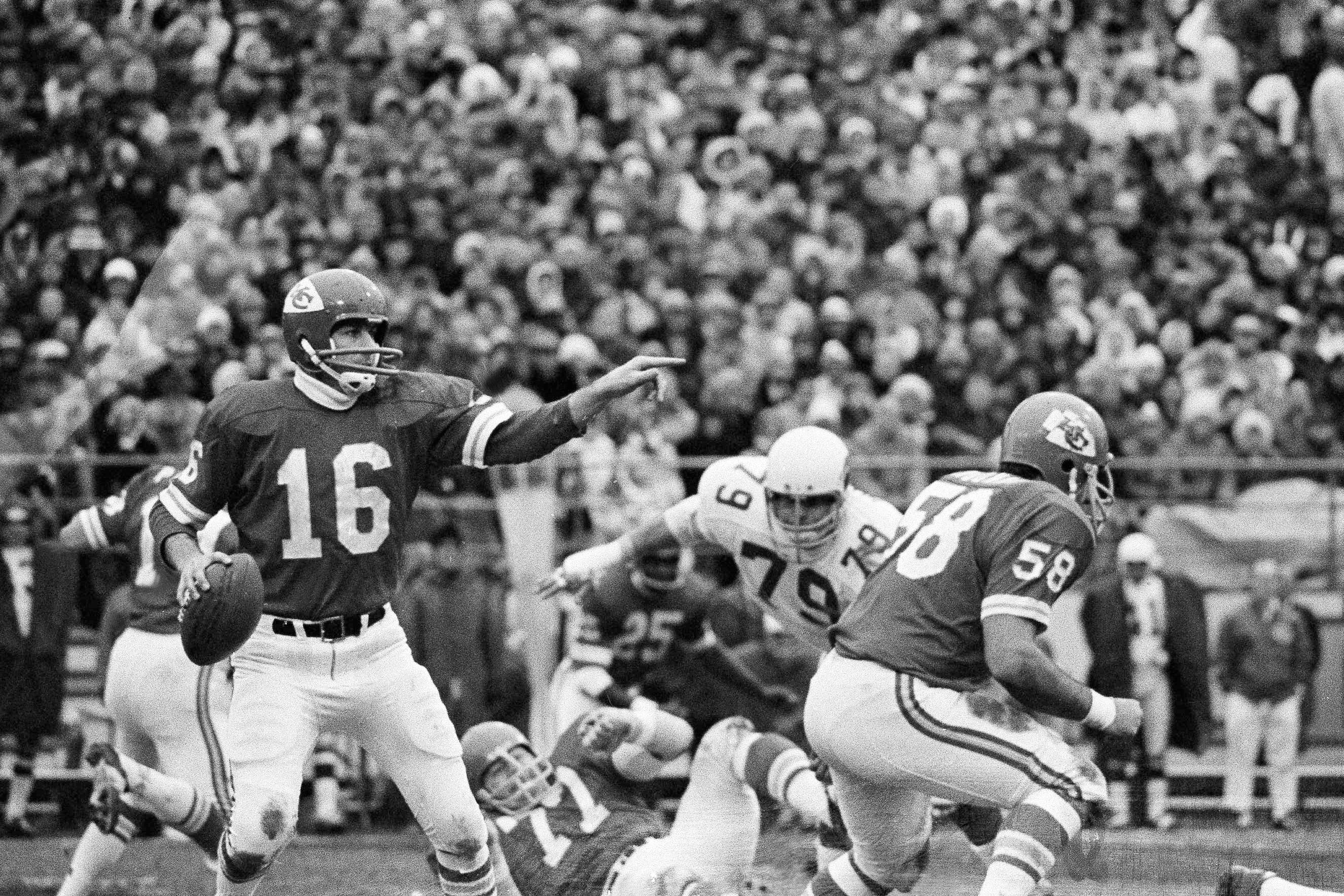 Kansas City Chiefs Hall of Fame quarterback Len Dawson dies