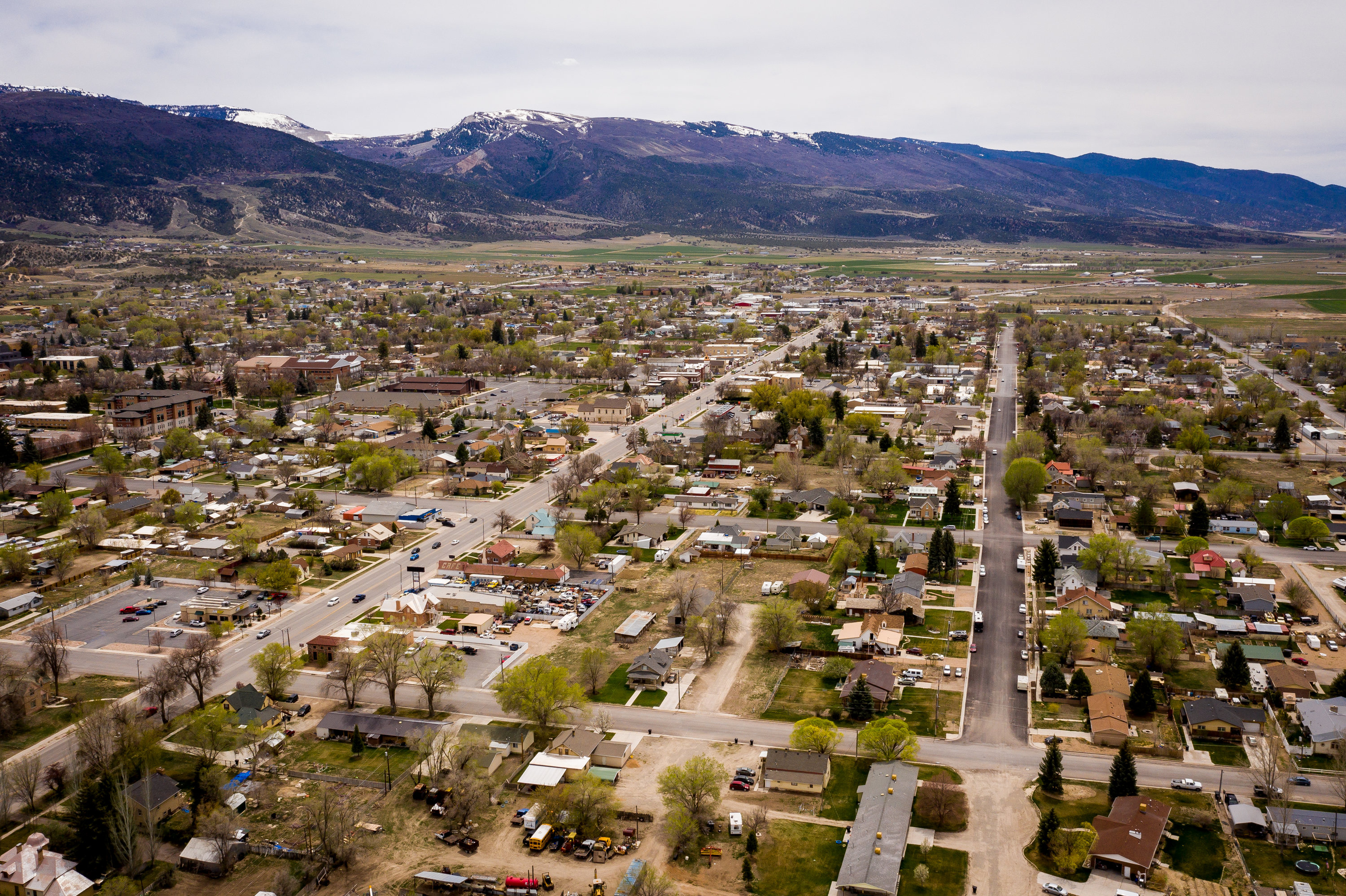 An 18-year-old man was arrested by Snow College police, in Ephraim, on Monday for allegedly threatening to conduct a mass shooting at a school because he was upset with an online game he was playing, according to police. 