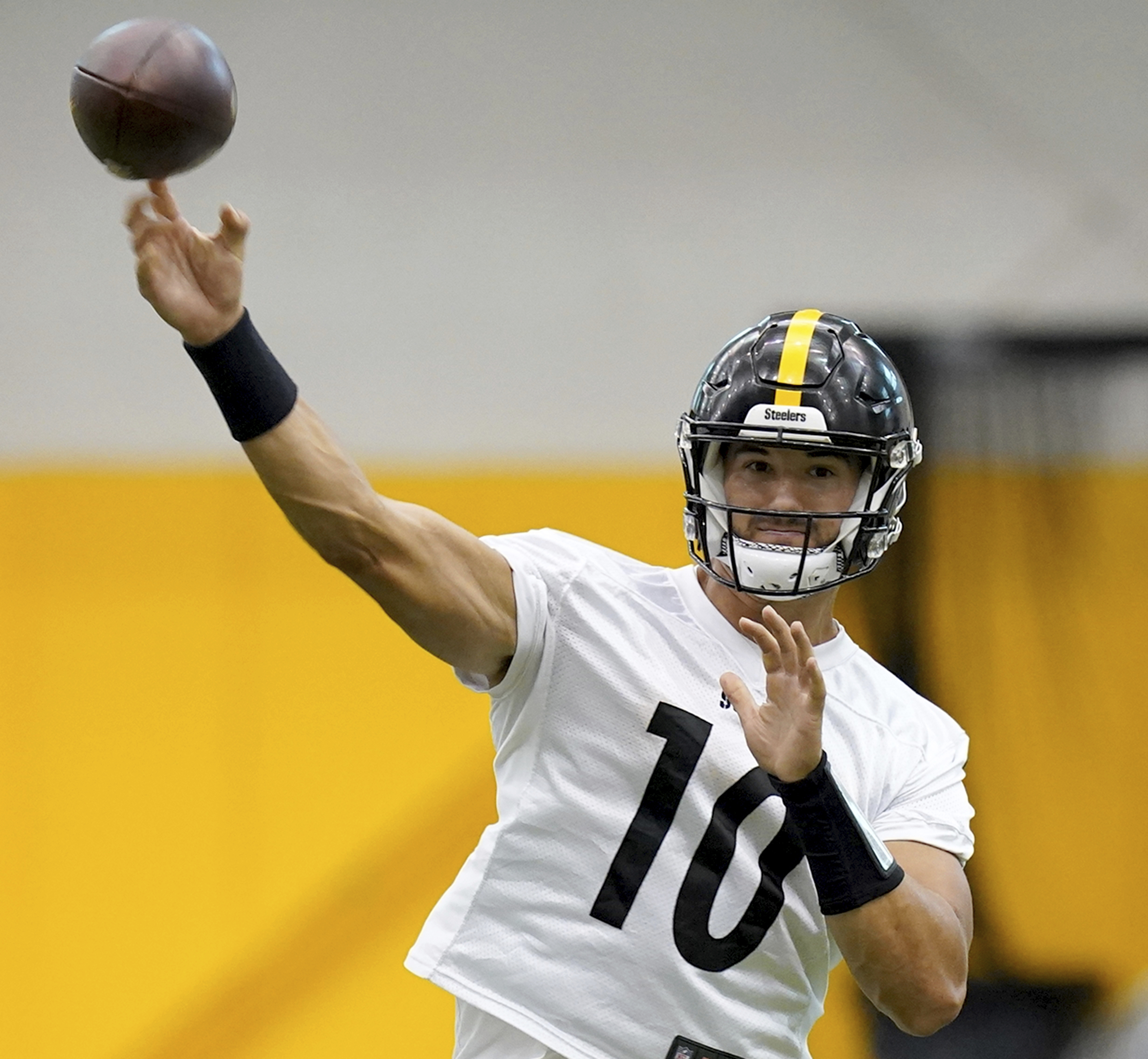 Pittsburgh Steelers quarterback Mitch Trubisky throws  during NFL football practice Tuesday, Aug. 30, 2022, in Pittsburgh. 