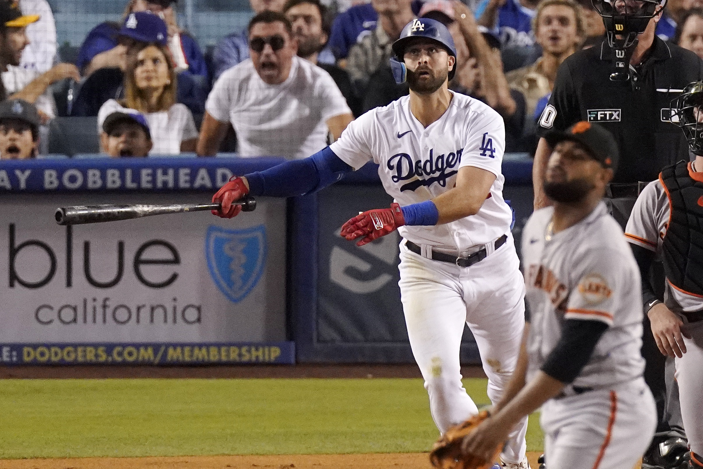 Joey Gallo smashes 3-Run HOME RUN 💥 💥 💥 Tonight #Dodgers vs Giants! #MLB  #JoeyGallo 9/6/22 #Shorts 