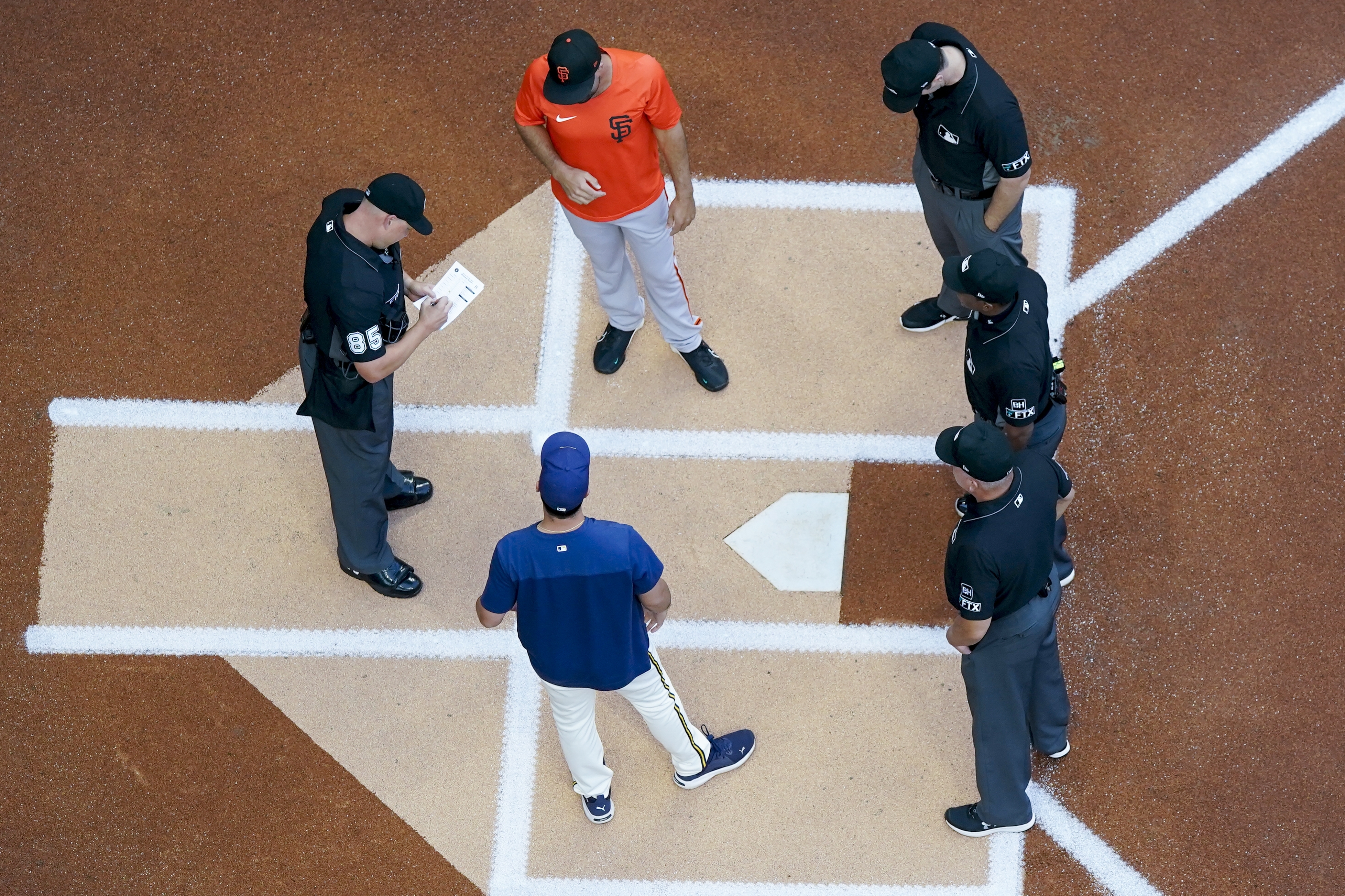 San Francisco Giants' Scott Alexander and Milwaukee Brewers' Jason Alexander exchange lineups before game 2 of a doubleheader baseball game against the San Francisco Giants Thursday, Sept. 8, 2022, in Milwaukee. 