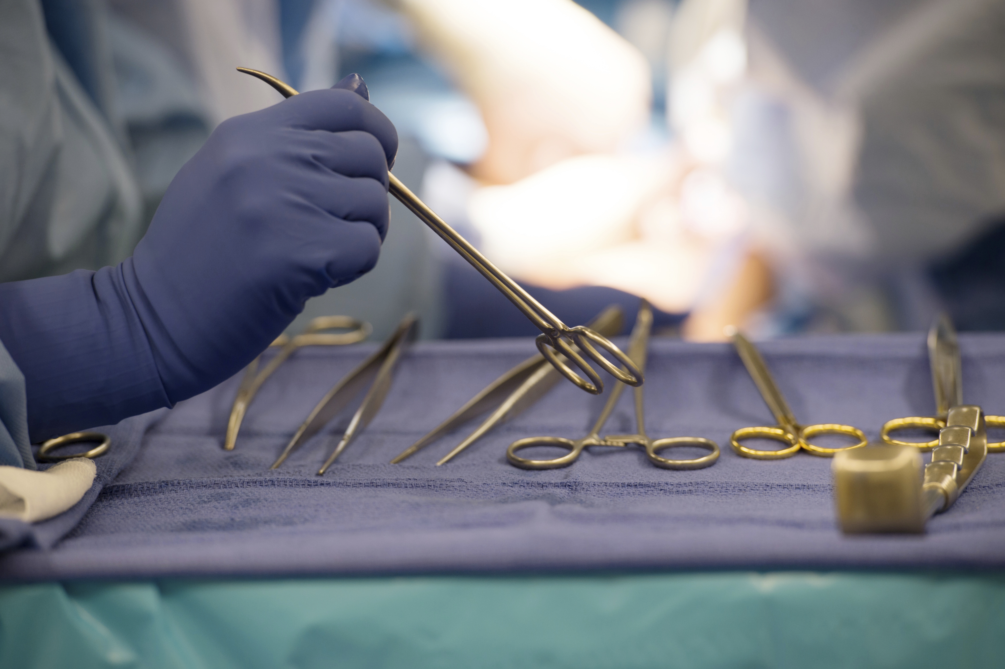 Surgical instruments are used during an organ transplant surgery at a hospital in Washington on June 28, 2016. The U.S. counted its millionth organ transplant on Friday, a milestone that comes at a critical time for Americans still desperately waiting for that chance at survival.